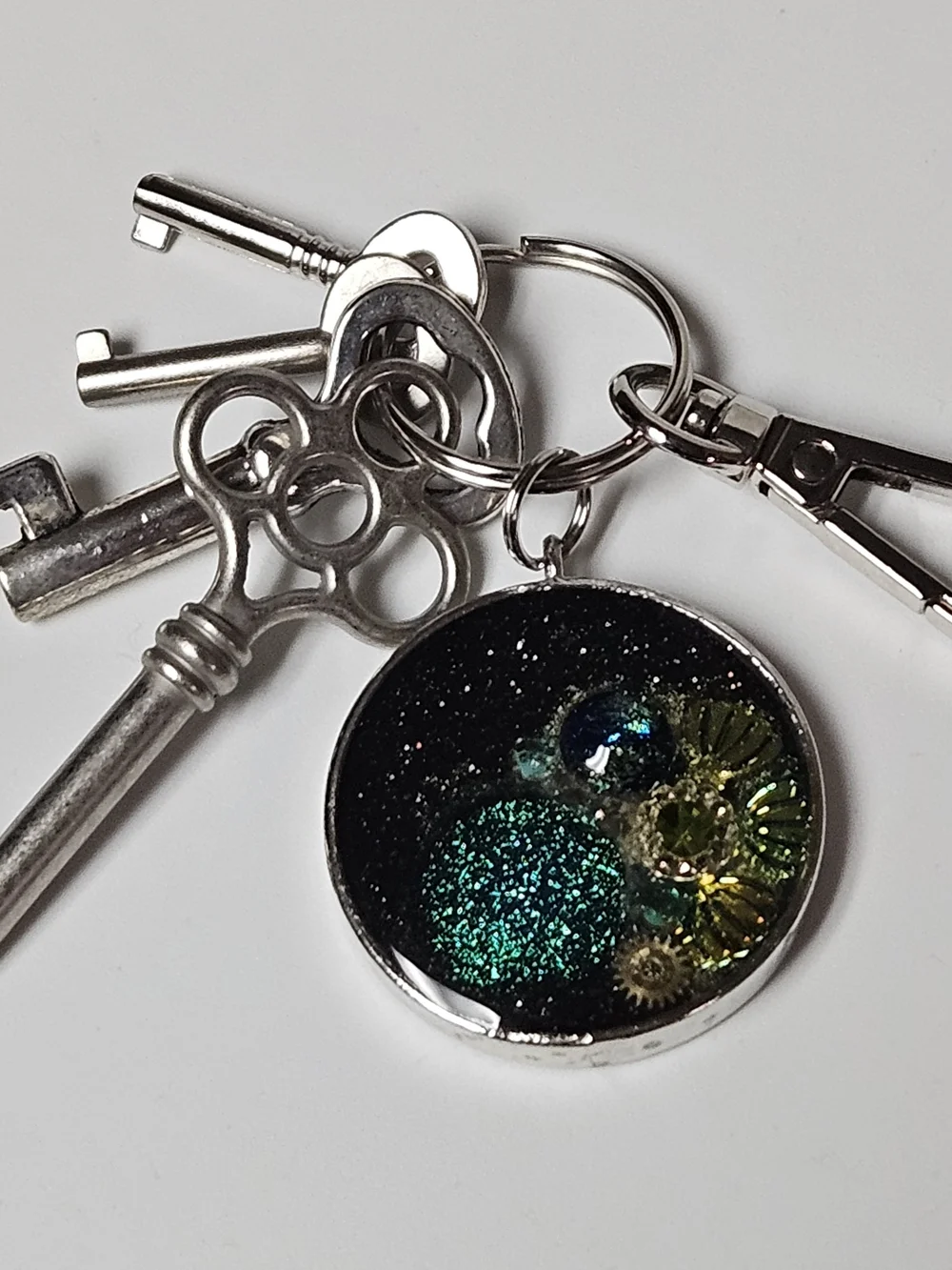 Handmade Glitter Gear Keychain - Green & Black